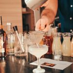 Descubra como fazer um bar em casa sem desafios